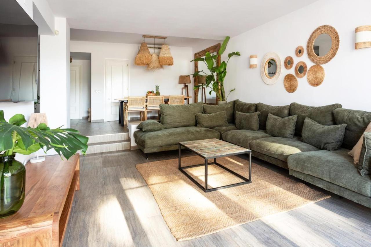 Boho Riviera, Near Nikki